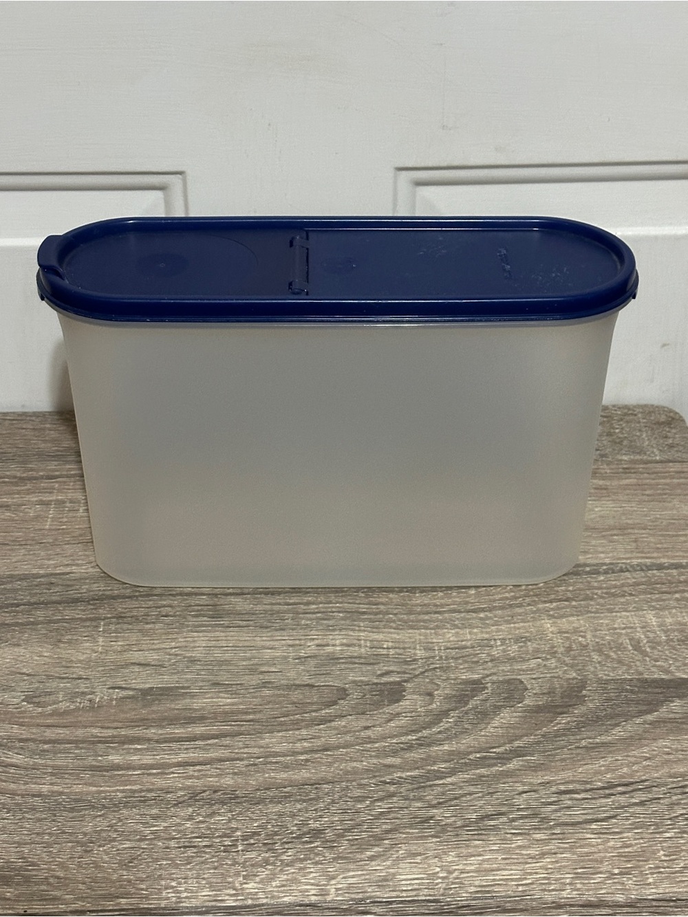 Tupperware Modular Mates Oval Container #2401B-2 3 Cups With Navy Blue Lid